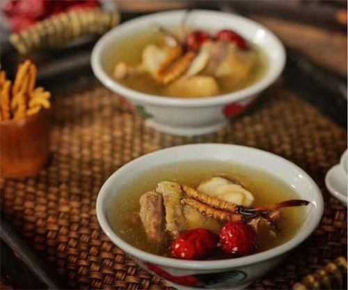 燉冬蟲夏草要放冰糖嗎？可根據(jù)個(gè)人口味決定冰糖的用量