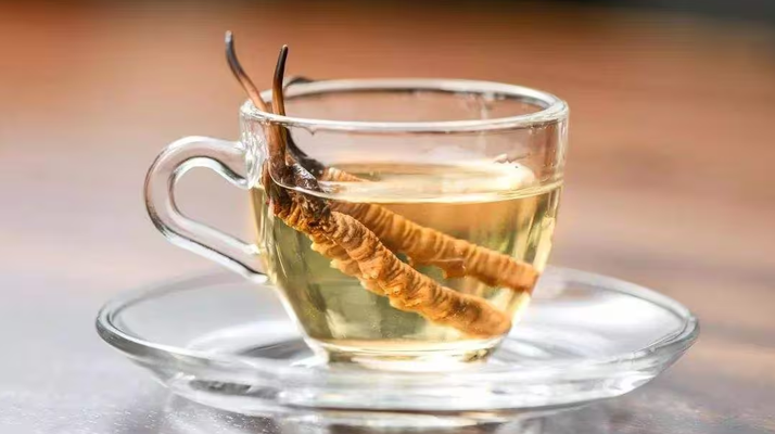 一杯蟲草水，健康新滋味：冬蟲夏草泡水喝的奇妙功效