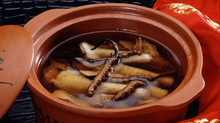 糖尿病可服用冬蟲夏草嗎？科學(xué)解析其調(diào)理價(jià)值與注意事項(xiàng)